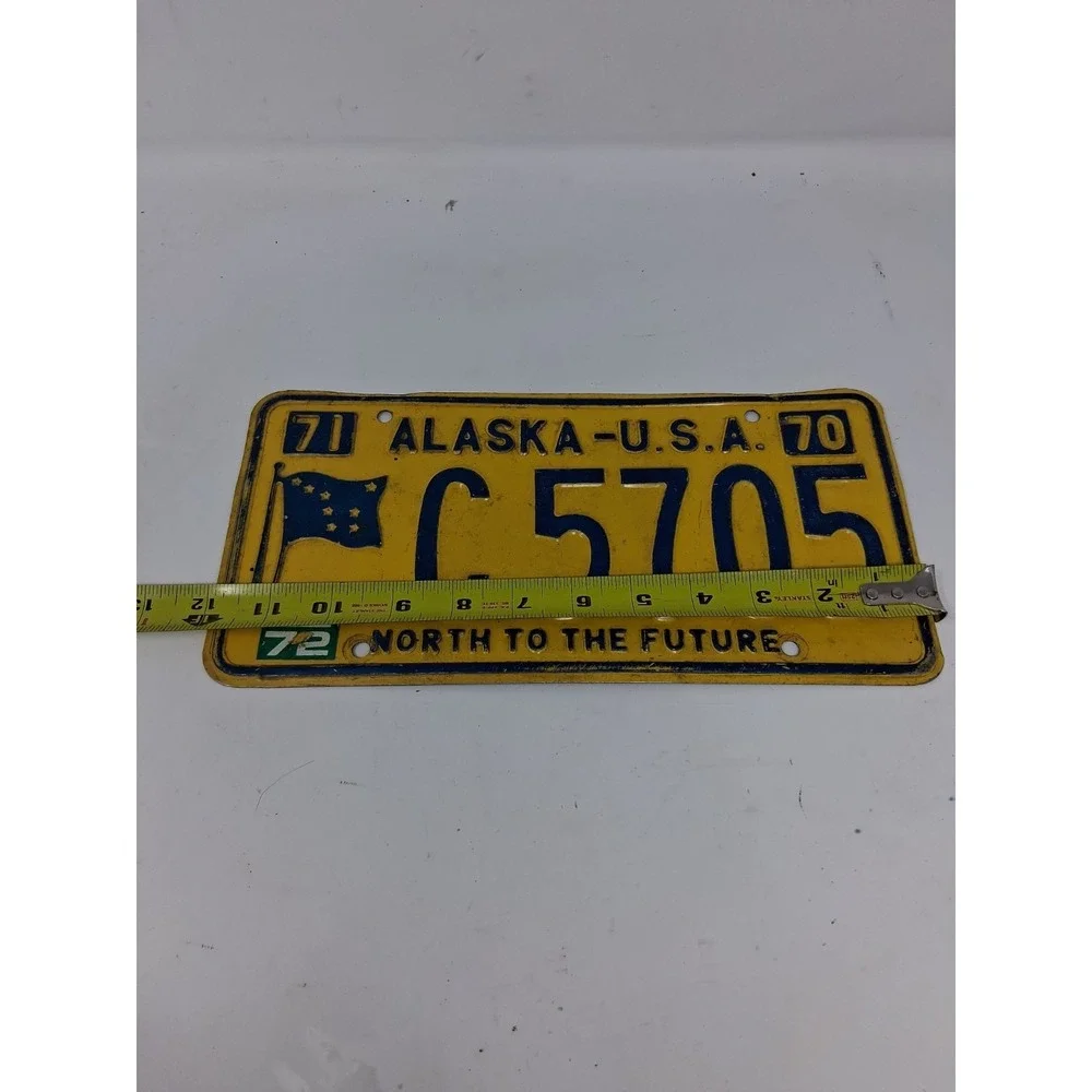 1970-71 Alaska FLAG License Plate Tag Original. Q
